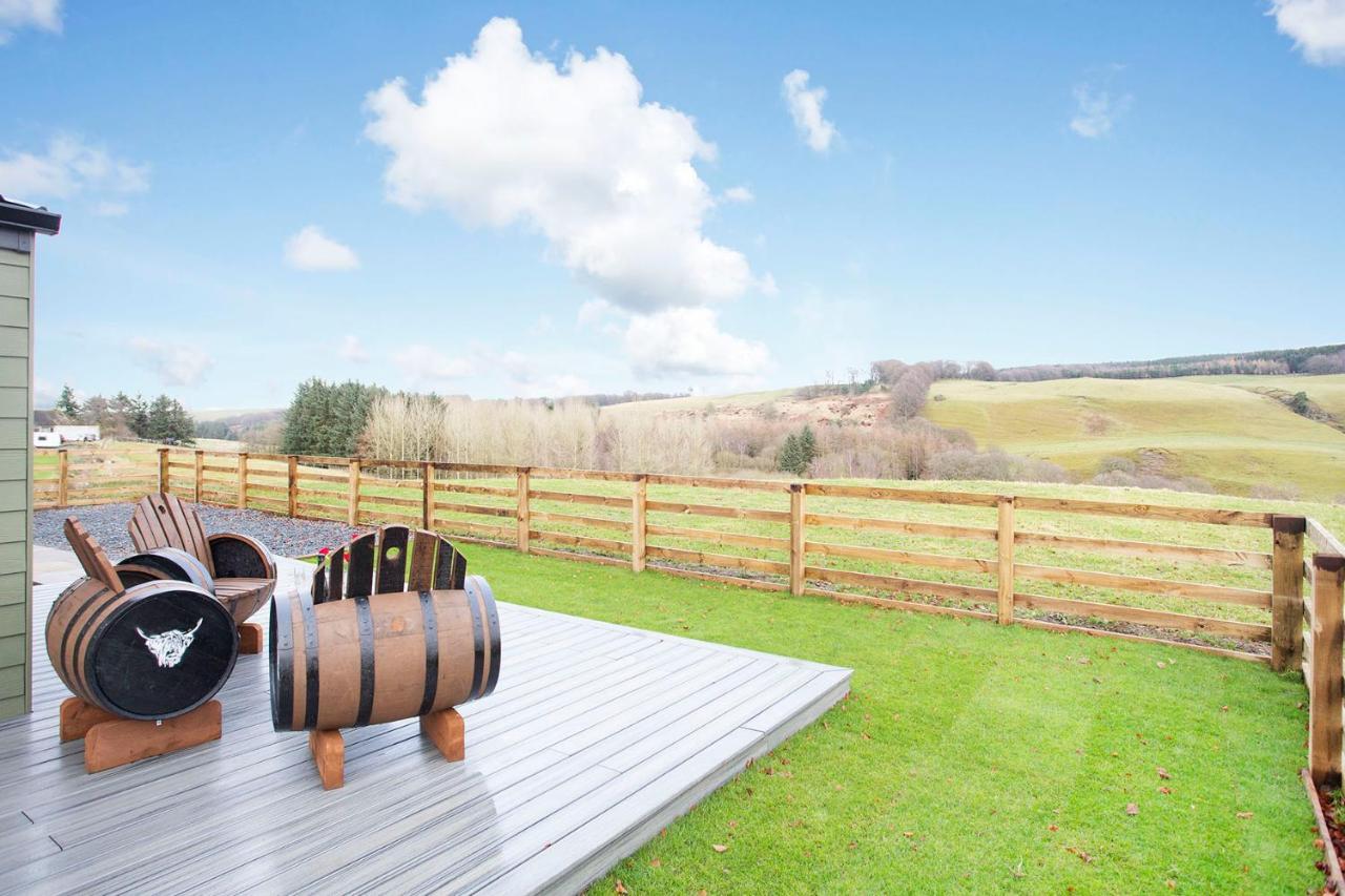 Eddleston Shiphorns Luxury Cabin With A Hot Tub מראה חיצוני תמונה